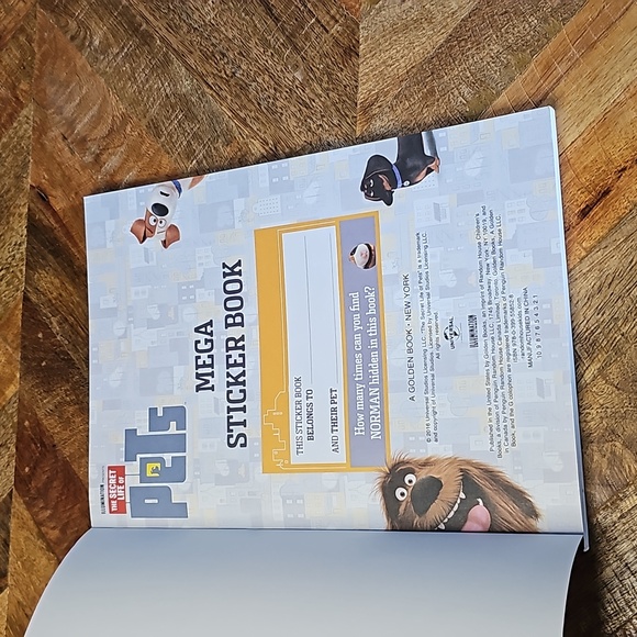The Secret Life of Pets Mega Sticker book 1000+ - Picture 3 of 9